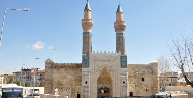 Gök Medrese İhaleye Çıkıyor