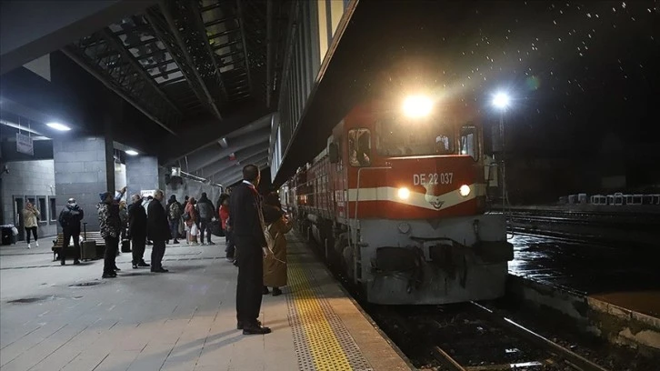 Turistik Doğu Ekspresi İlk Seferine Uğurlandı