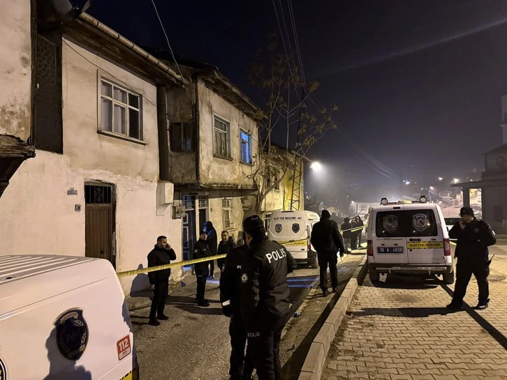 Cesedini Parçalara Ayırdı, Sobada Yaktı