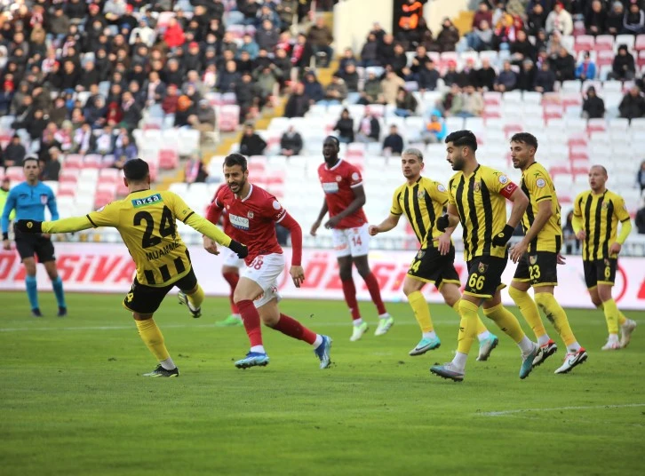 Sivas'ta İlk Yarıda Gol Sesi Çıkmadı 