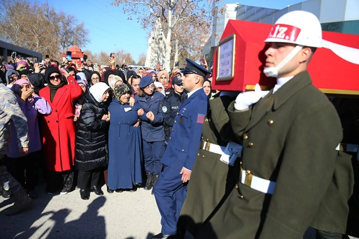 Türkiye Şehitlerine Ağlıyor