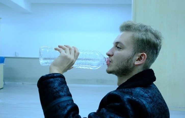 Kış Aylarında Su İçmemek Hastalara Davetiye Çıkarıyor 