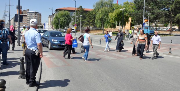 Yayaya Yol Vermeyen Sürücüye 172 LİRA CEZA