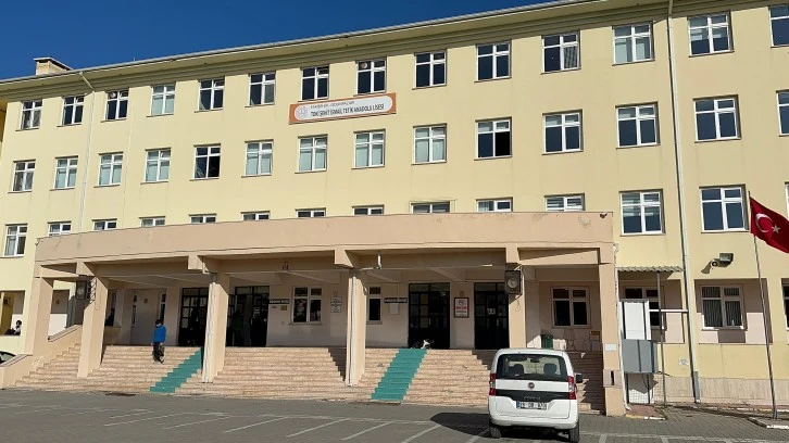 Okuldan Kaçmaz İsteyen Öğrenciler Düşüp Yaralandı 
