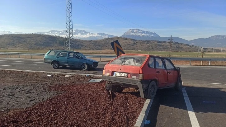 İki Otomobil Çarpıştı, 4 Kişi Yaralandı