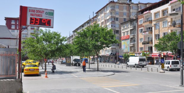 Cadde ve Sokaklar Boş Kaldı