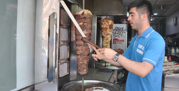 Sıcak, Açlık ve Susuzluğa Meydan Okuyorlar