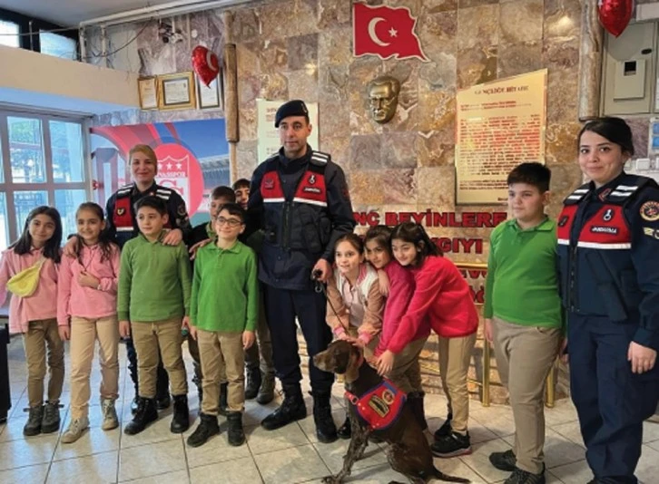Kanun Ordusu Jandarma Sahada Eğitim Veriyor