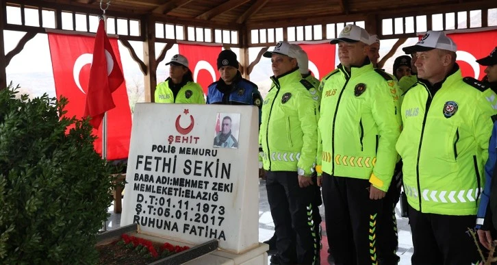 Şehit Polis Fethi Sekin Kabri Başında Anıldı