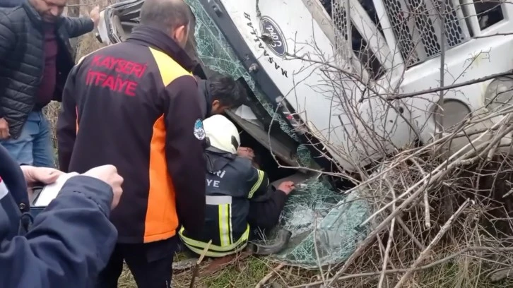 Devrilen Mikser İçerisinde Sürücü Sıkıştı 