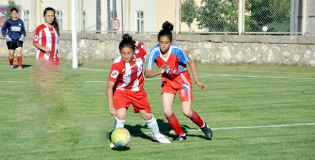 Genç Kızlar Sivas´ta