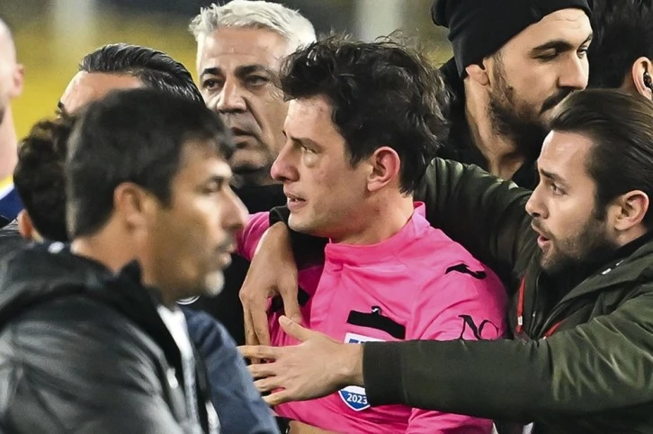 Halil Umut Meler Sahalara Geri Dönüyor!