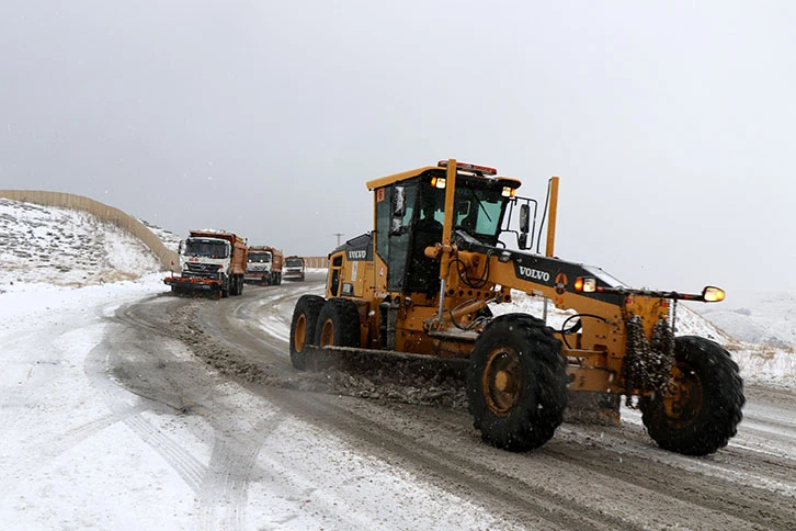 Erzincan- Sivas Kara Yolunda Görüş Mesafesi 10 Metreye Düştü 