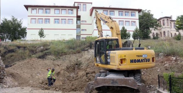 İstinat Duvarı Yıkıldı