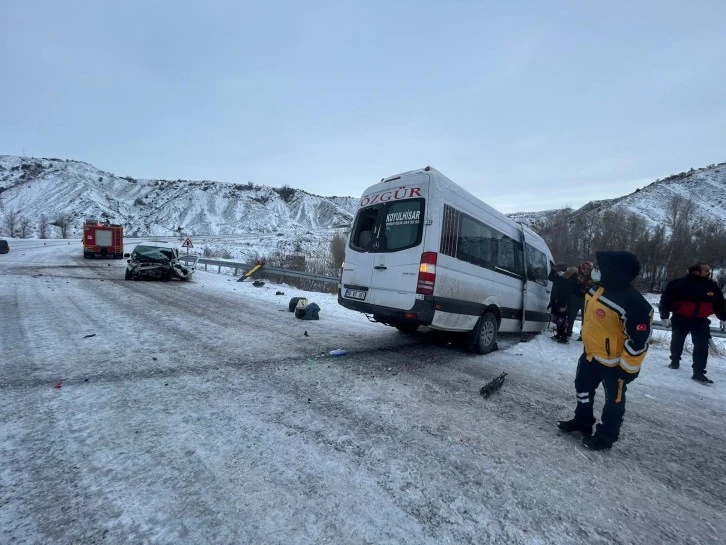 Sivas'ta Feci Kaza: Çok Sayıda Yaralı Var 