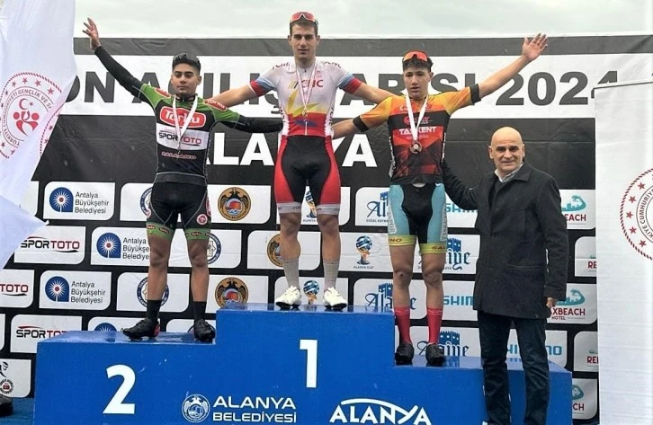 TORKU ŞEKER SPORLU GENÇLER TÜRKİYE İKİNCİSİ OLDU
