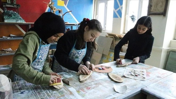 Atık Malzemeler Öğrencilerin Elinde Hediyeye Dönüşüyor! 