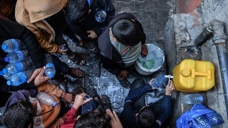 Hastalıkla da Mücadele Ediyorlar