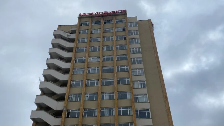 Sivas'ta 12. Kattan Atlayan Hastanın Hayati Tehlikesi Sürüyor! 