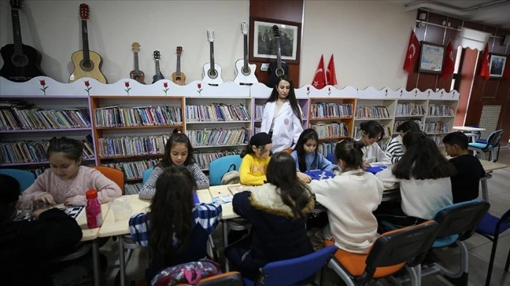 Sibel Öğretmen Ara Tatilde de Öğrencilerle Bir Arada