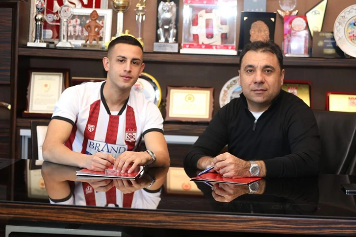 SON DAKİKA: Sivasspor Bartuğ Elmaz'ı Renklerine Bağladı 