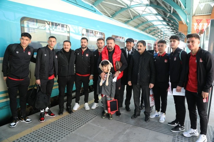 Sivasspor Kafilesi Hızlı Trenle Ankara’ya Gitti