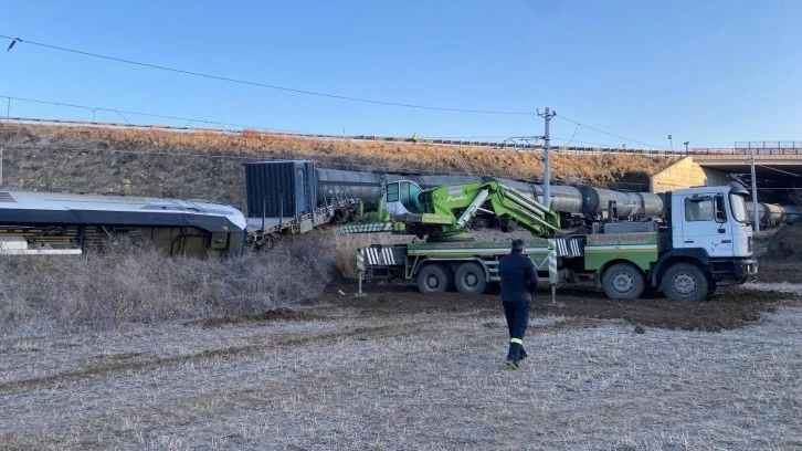 İstinat Duvarı Çöktü Tren Raydan Çıktı! 