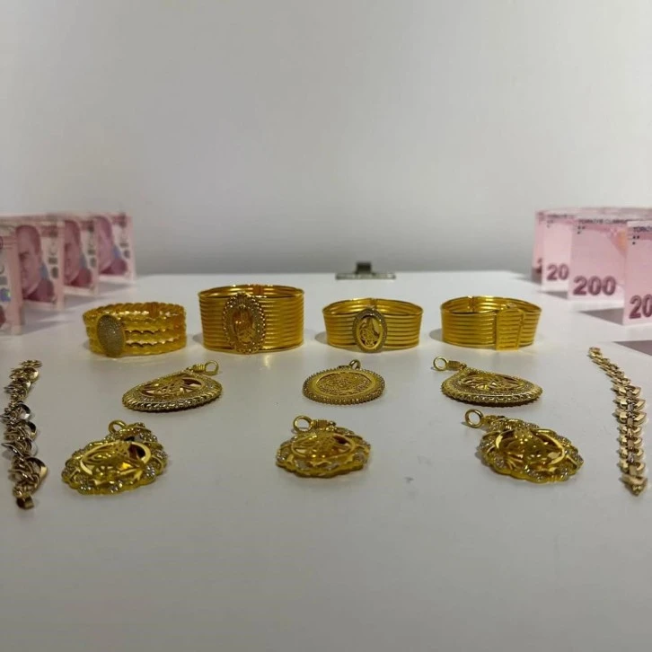 Sivas'ta Kuyumcu Dolandıran Şahıslar Yakalandı 
