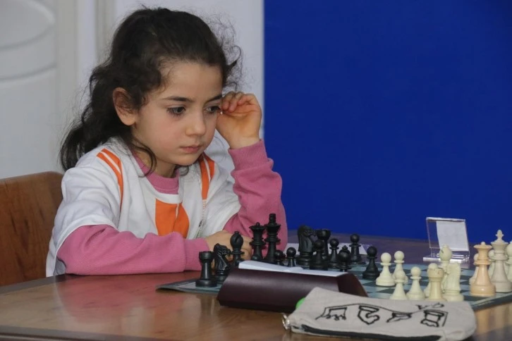 Sivas'ta 85 Sporcu Satrançta Boy Gösterdi