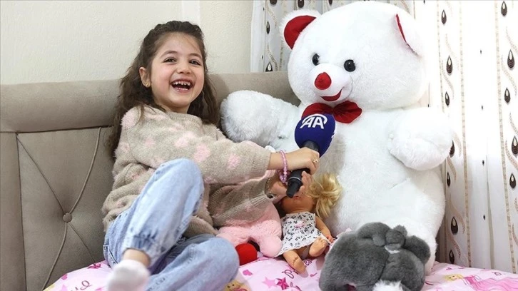 Enkazda Annesinin Kucağında 72 Saat Kalan Hazal, Öğretmen Olmak İstiyor