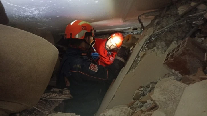 Sivaslı Sağlıkçılar Deprem Bölgesinde Seferber Oldu 