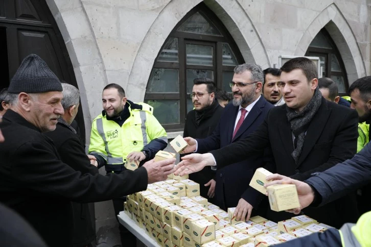 AK Parti Kandil Simidi Dağıttı