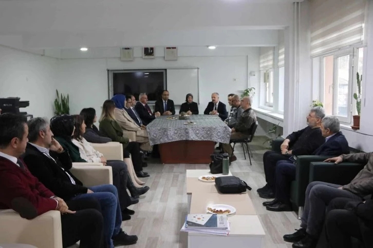 Rukiye Toy Öğretmenlik Yaptığı Okulu Gezdi 