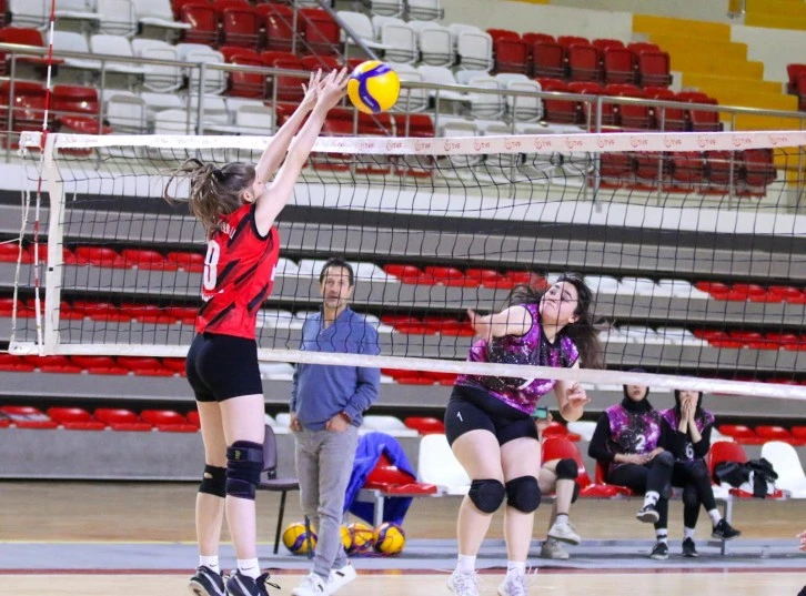 Sivas'ta Voleybol Heyecanı Devam Ediyor 