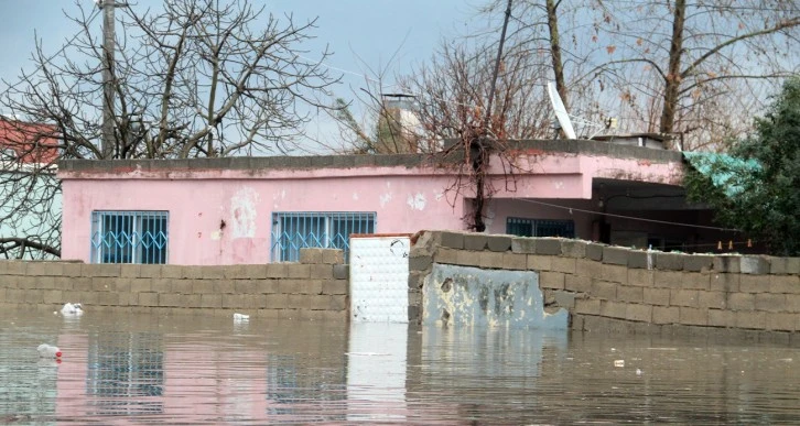 Antalya’da Bir Mahalle Sular Altında Kaldı
