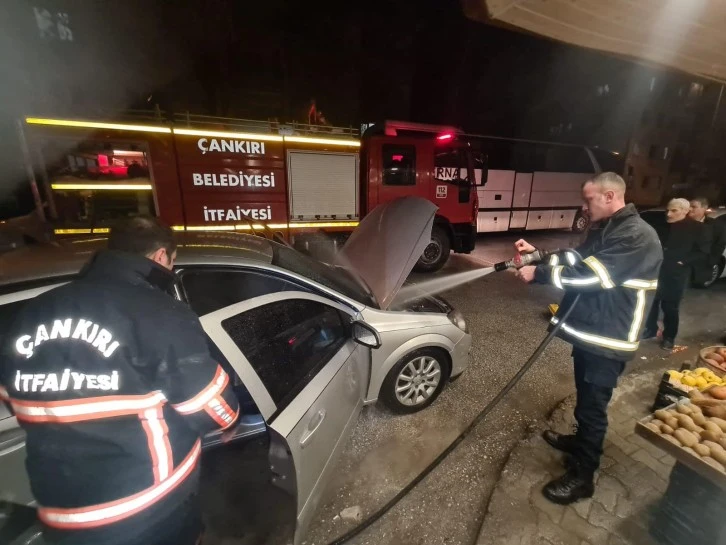 Otomobilde Yangın Çıktı, İtfaiye Söndürdü 