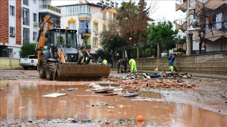 Selden Etkilenen Bölgelerde Temizlik Başlatıldı