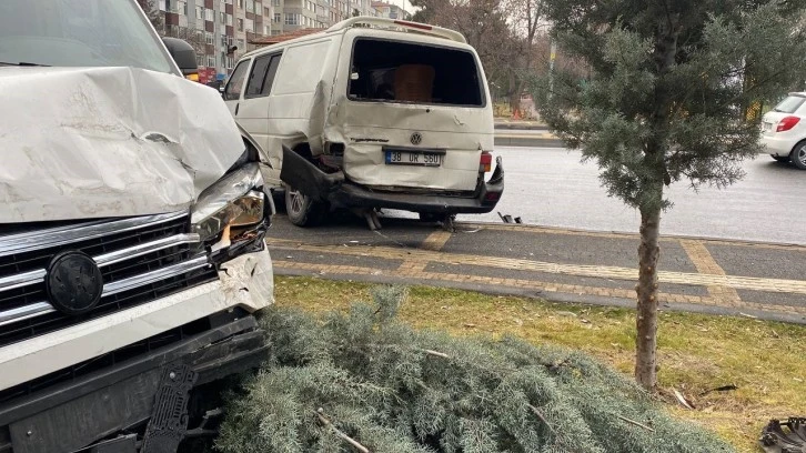 Komşu İlde 3 Araç Kaza Yaptı, Savrulan Yaya Yaralandı