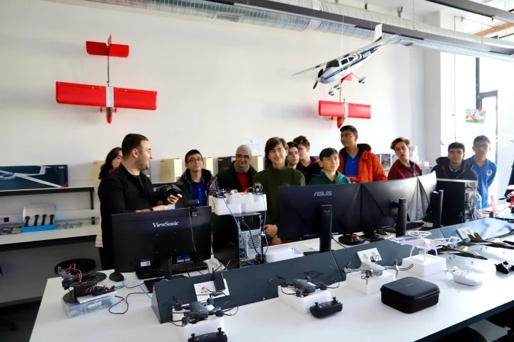 SBTÜ’de Liselilere SİHA ve İHA Anlatıldı