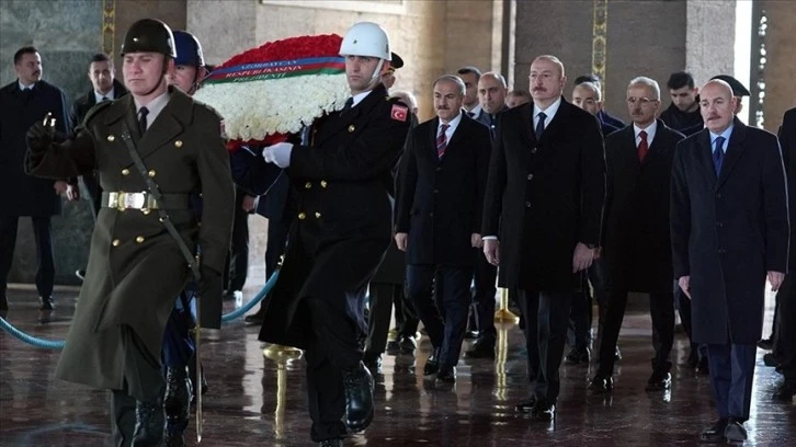 Azerbaycan Cumhurbaşkanı Aliyev, Anıtkabir'i Ziyaret Etti