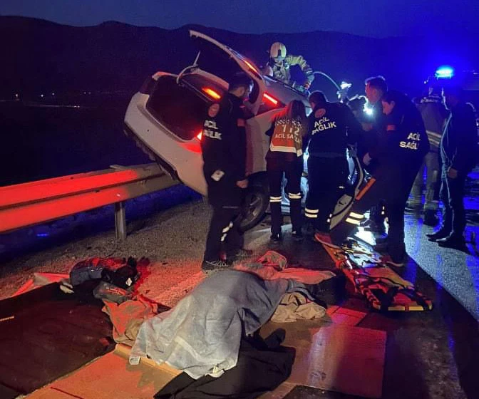  Mezarlık Ziyareti Dönüşü Kazada Anne ve Oğlu Hayatını Kaybetti