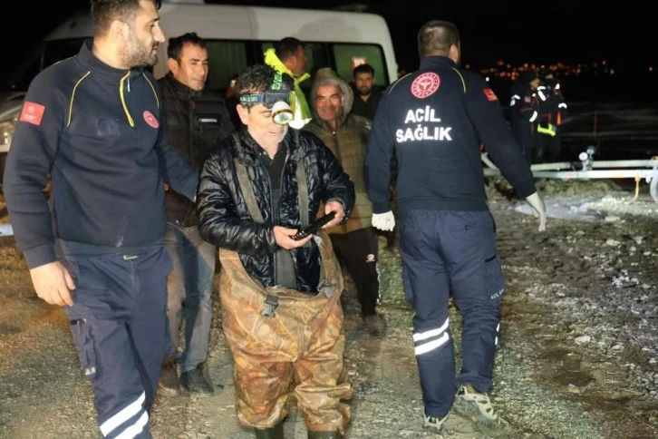 4 Balıkçı Çıkan Fırtınada Mahsur Kaldı 