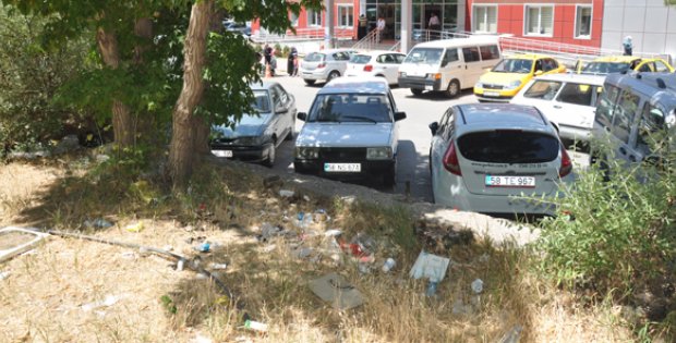 Kale´nin Altı Çöplük Oldu