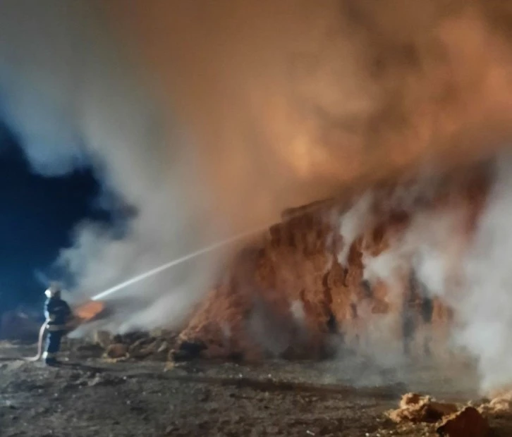 150 Ton Saman Balyası Yandı