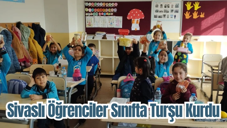 Sivaslı Öğrenciler Sınıfta Turşu Kurdu