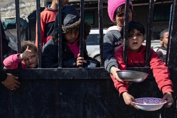 '15 Çocuk Açlık ve Susuzluktan Öldü'