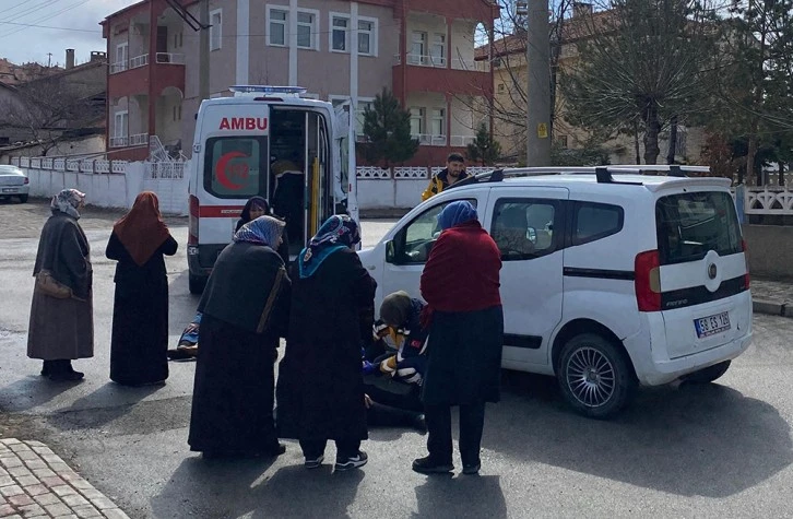Karşıya Geçmeye Çalışan Yayalara Çarptı!