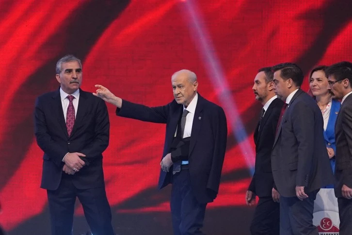 Devlet Bahçeli Kurultay'da Omzunu İncitti! 