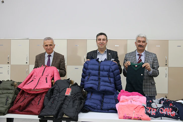 Demirgil, İhtiyaç Sahibi Çocukları Sevindirdi