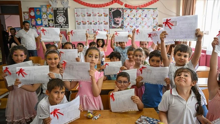 Yeni Tasarımlı Karneler Dağıtılacak